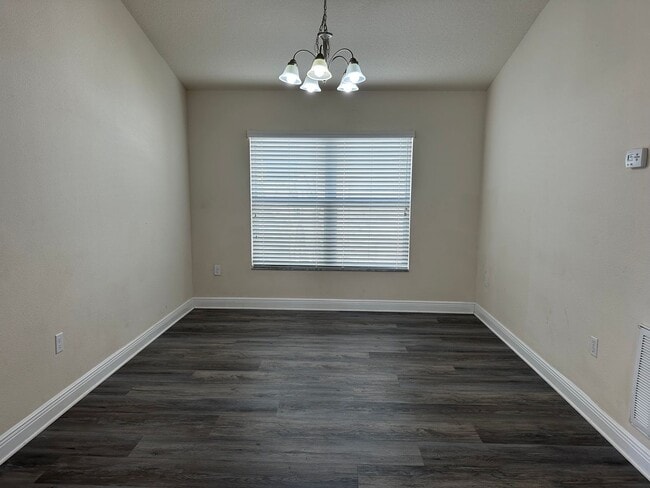 Building Photo - Spacious 4 Bedroom Home with Fenced Yard a...