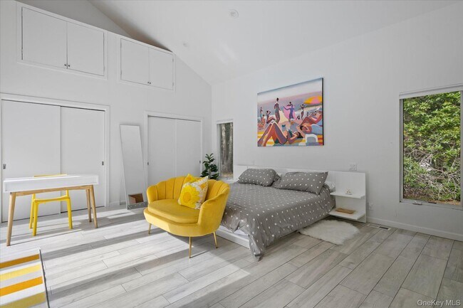 Building Photo - 5 Lakewood Ln