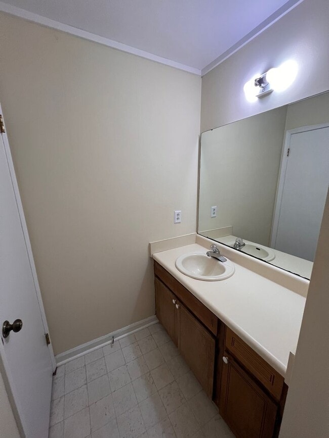 Building Photo - 279 Ivy Ln