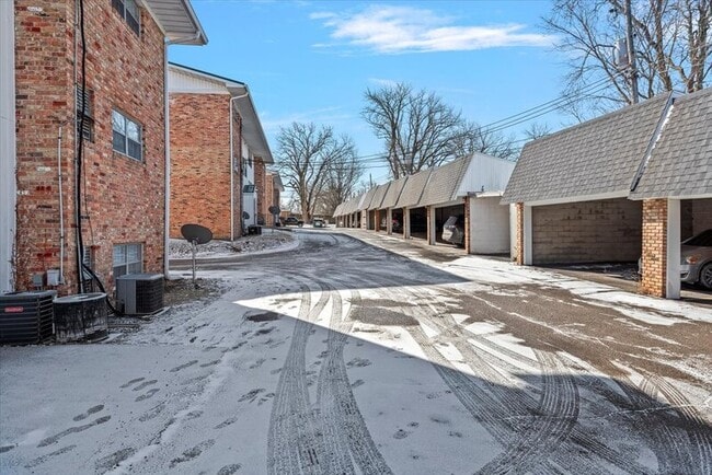 Building Photo - 117 S Elder Ln