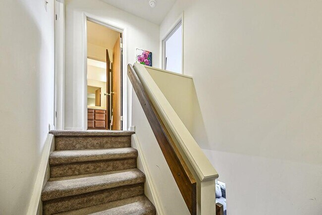 Building Photo - 2553 Meade Ct