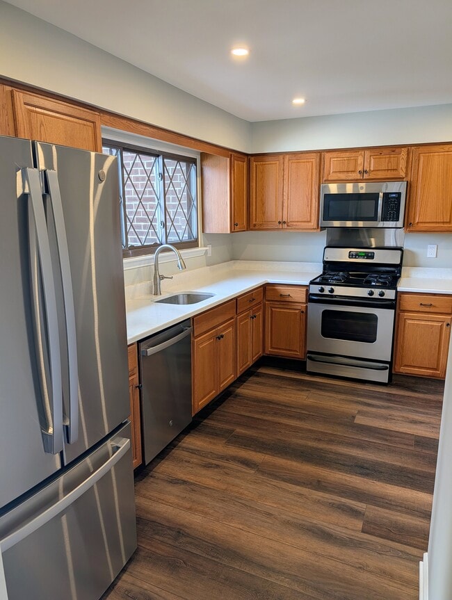 Building Photo - 105 Devonshire Ct