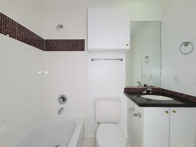 Building Photo - 2605 Calumet St