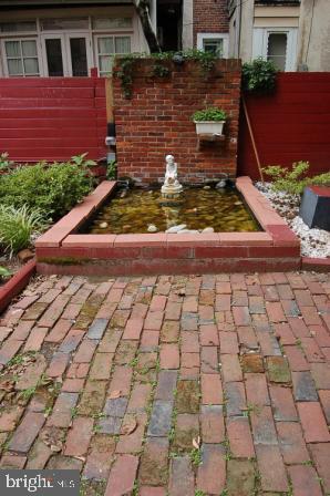 Building Photo - 1934 Waverly St