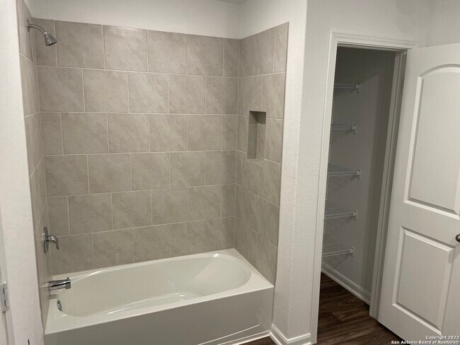 Building Photo - 10930 Chatham Ct