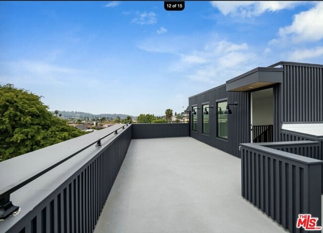 Building Photo - 354 Newland St