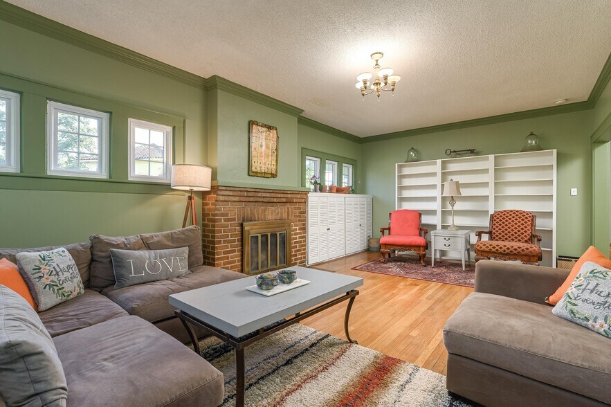 Building Photo - 3308 Alta Vista Dr