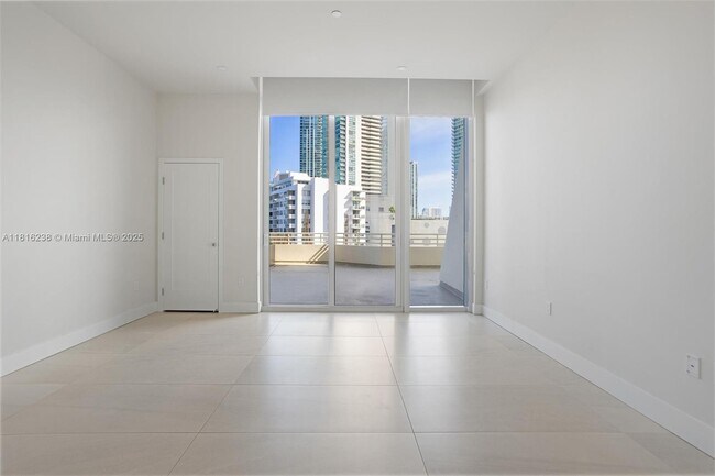 Building Photo - 555 NE 34th St