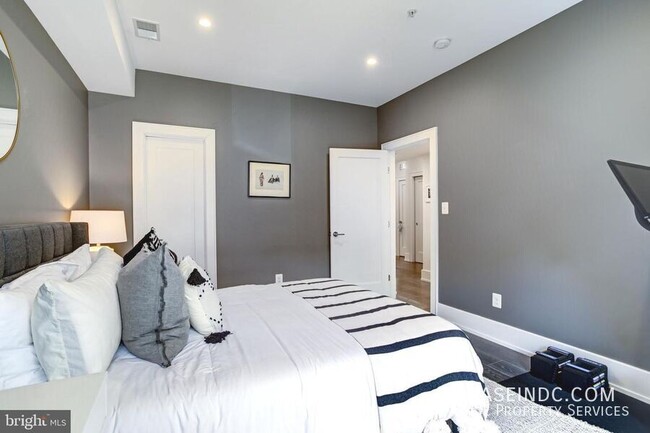 Building Photo - 3467 Holmead Pl NW