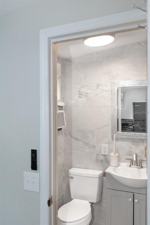 Building Photo - 107 Iona Ave