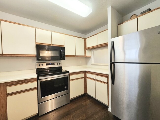 Building Photo - 2 bedroom 2 bath condo home in North San Mateo