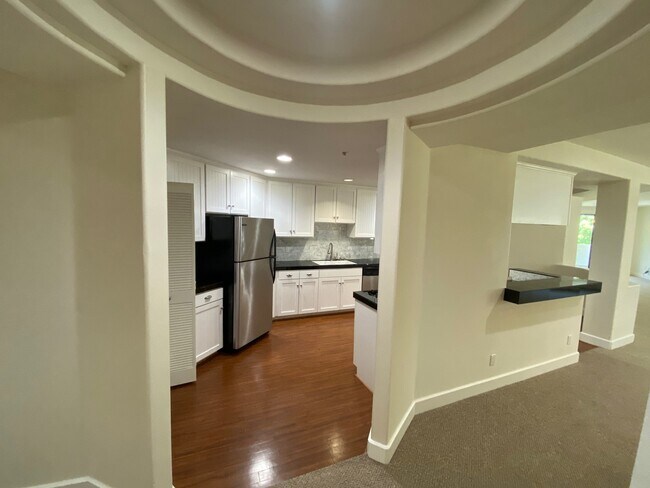 Building Photo - 11611 Montana Avenue, Unit 205
