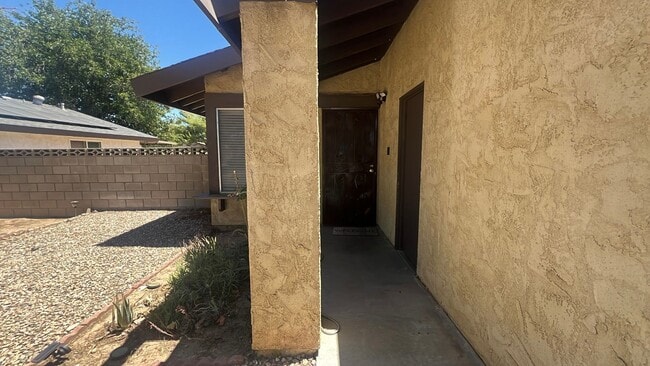 Building Photo - East Lancaster Home