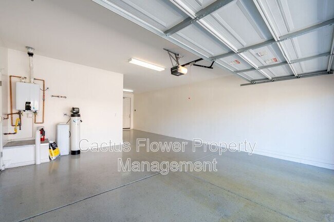 Building Photo - 3943 E Ficus Way