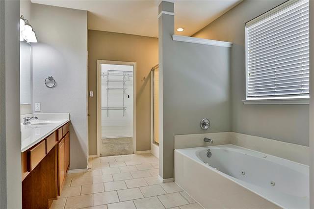 Building Photo - 15529 Landing Creek Ln