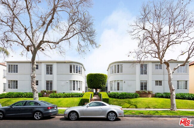 Building Photo - 154 N Sycamore Ave