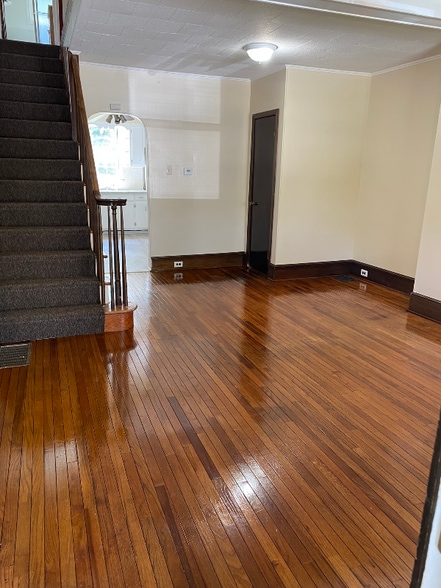 Building Photo - 307 N 5th Ave