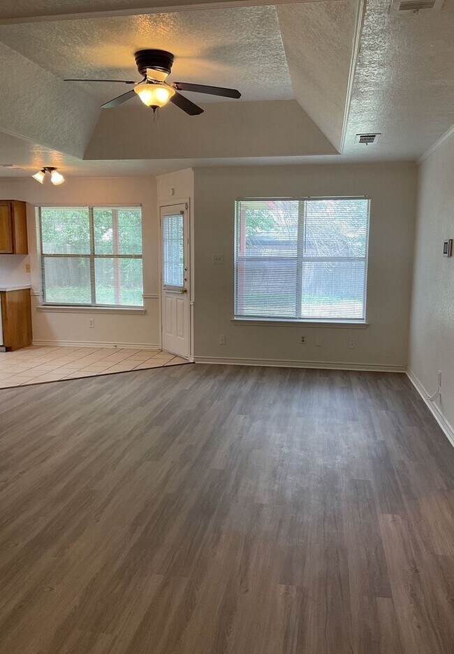 Building Photo - 2509 Lain Dr