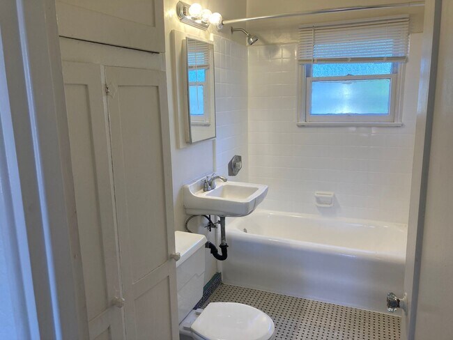 Building Photo - Spanish Garden Style Apartment Community