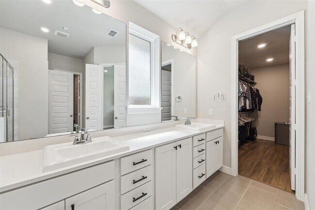 Building Photo - 9727 Birchwood Holw Trl