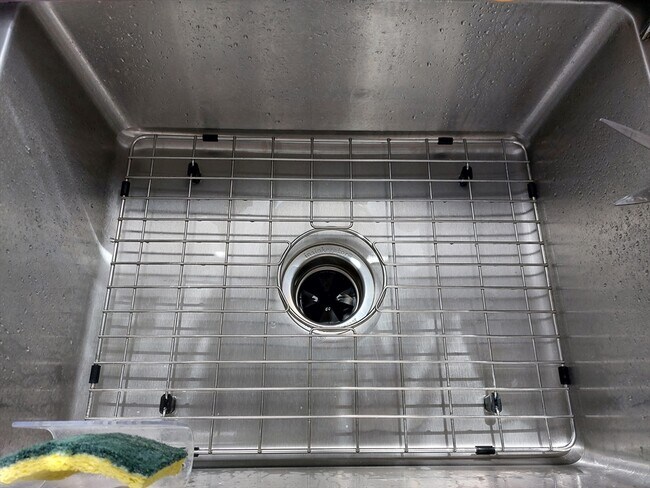 Building Photo - 26 Eden St