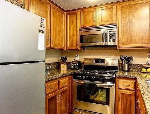 Building Photo - 24105 Del Monte Dr