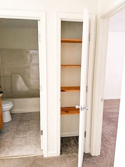 Building Photo - 470 Martha Ln