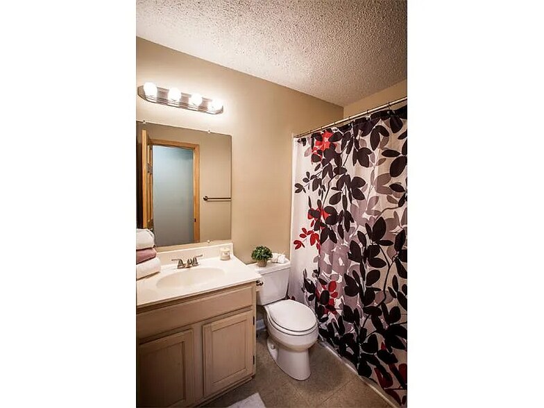 Building Photo - 5653 Bay Island Cay Rd