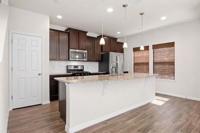 Building Photo - 2304 S Lakeline Blvd