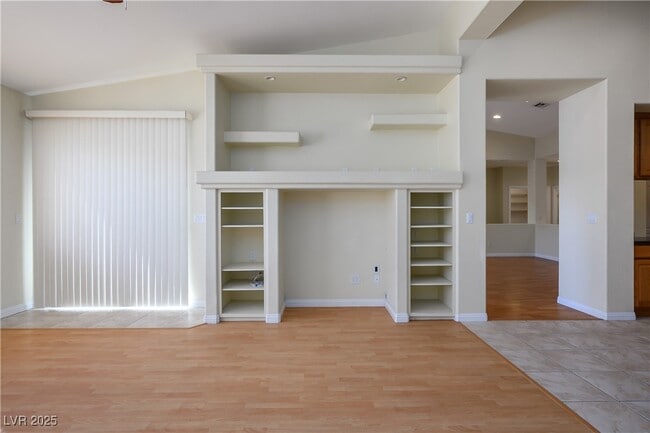Building Photo - 8133 Chestnut Hollow Ave