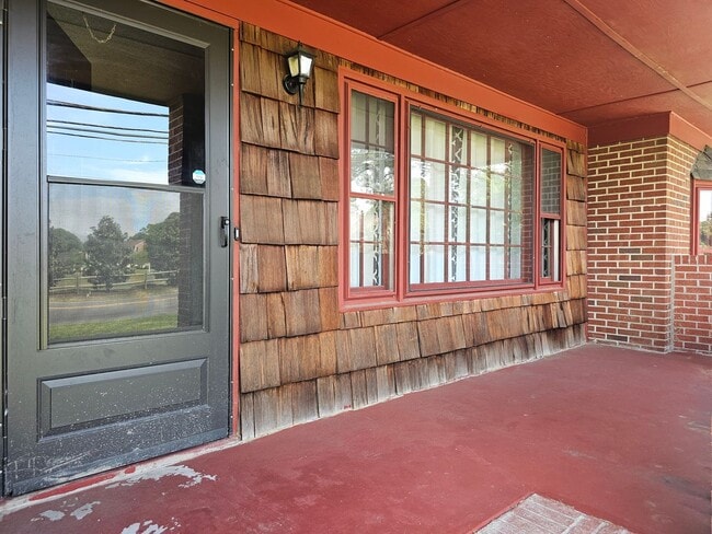 Building Photo - Manor View