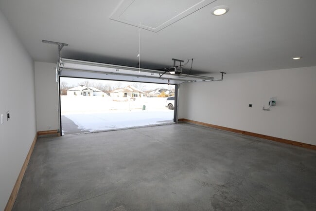 Building Photo - 4400 Royal County Rd