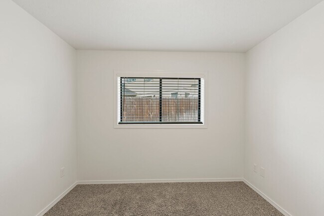Building Photo - Single-Family Residence for rent in south ...