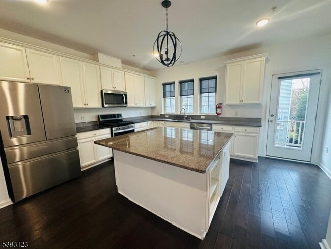 Building Photo - 2 Ambrosia Ct