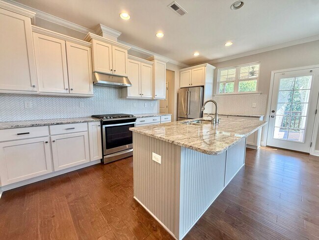 Building Photo - 516 Vivian Lee Ln