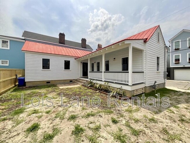 Building Photo - 5 Sheppard St