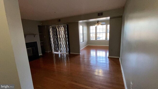 Building Photo - 2071 Alice Ave