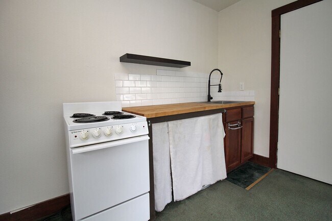 Building Photo - 6630-6630 NE Garfield Ave.