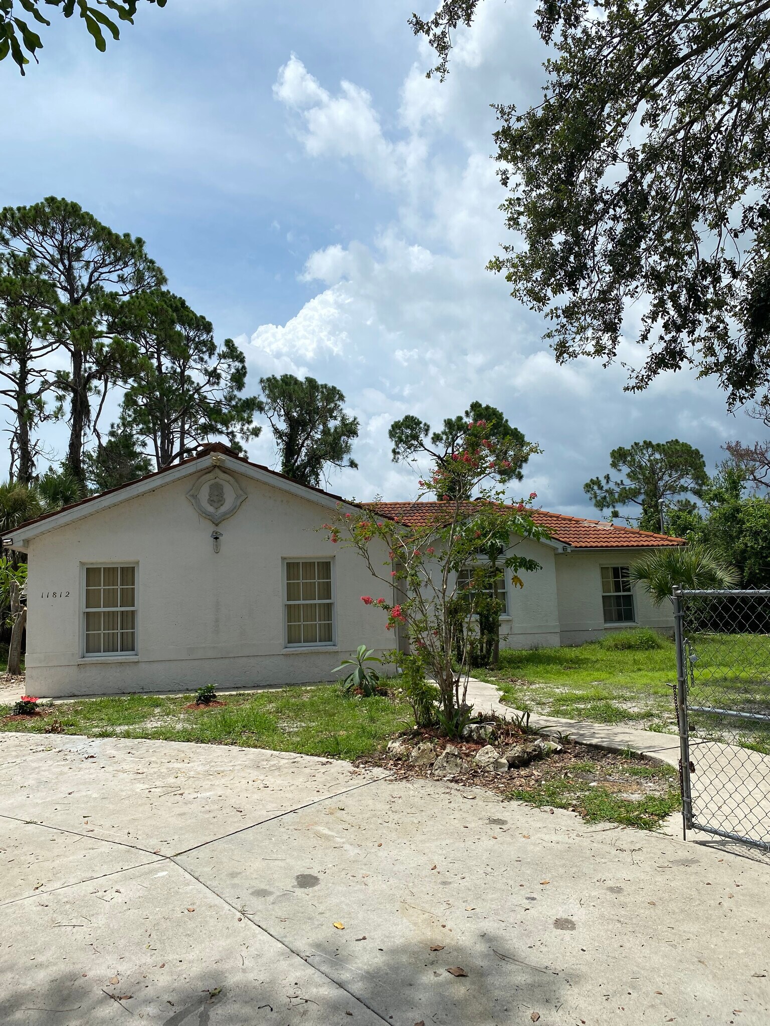 Building Photo - 11812 D Allyon Dr