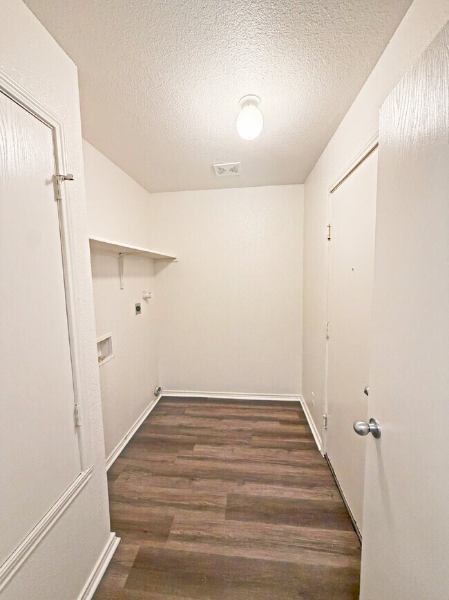 Building Photo - 3949 Wensledale Dr