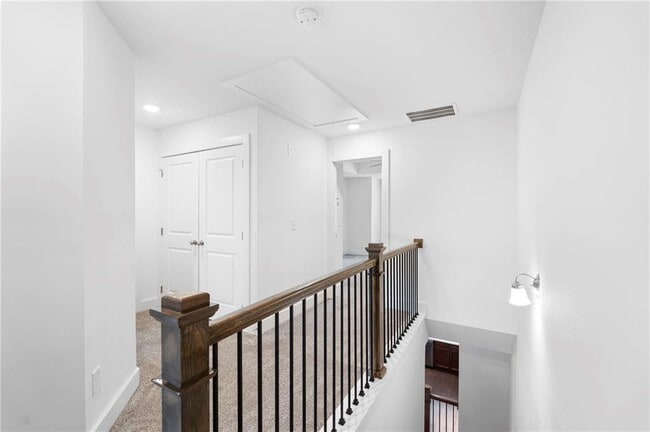 Building Photo - 6256 Hillandale Dr