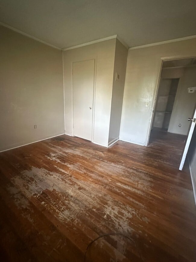 Building Photo - 3 Bed 2 Bath Brick House Coming Soon - Und...