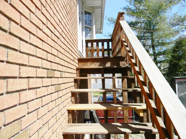 Building Photo - 245 Pompton Ave