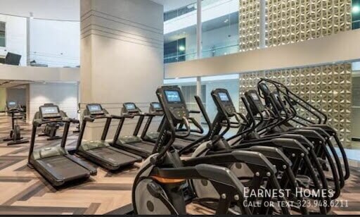 Building Photo - 400 S Broadway