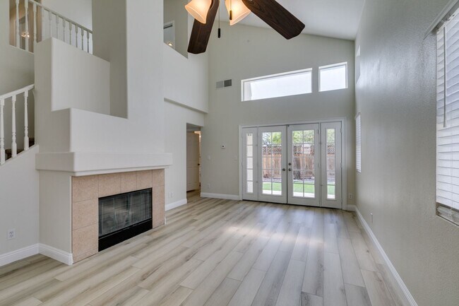 Building Photo - Charming 3-Bedroom Home in Green Valley wi...
