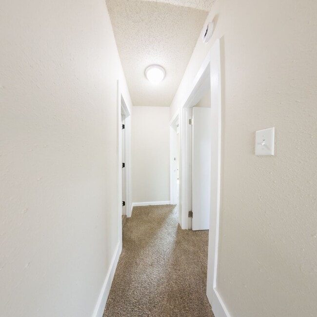 Building Photo - Updated 3 Bedroom 1,800 SQFT Home for Rent