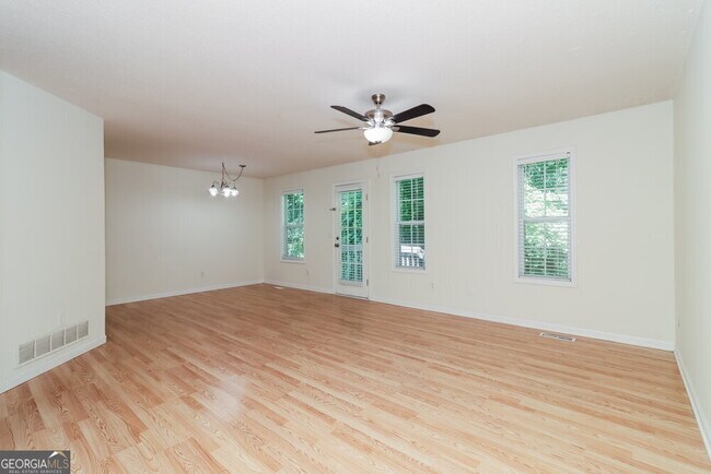 Building Photo - 757 Newport Dr