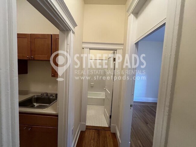 Building Photo - bedroom in Boston MA 02215