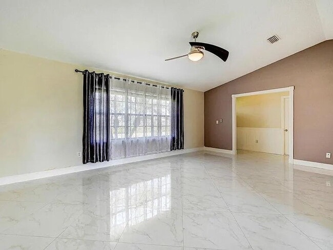 Building Photo - Remodeled Home Near Schools