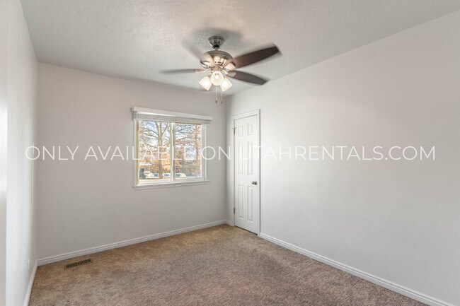 Building Photo - 976 Briar Ave